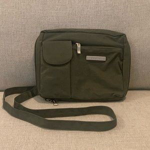Chico’s travelers crossbody bag